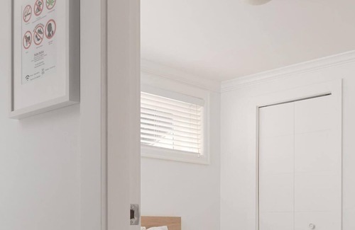 Burnaby Casa | Newly Renovated and Tastefully Furnished 1 BD- 1bath Suite