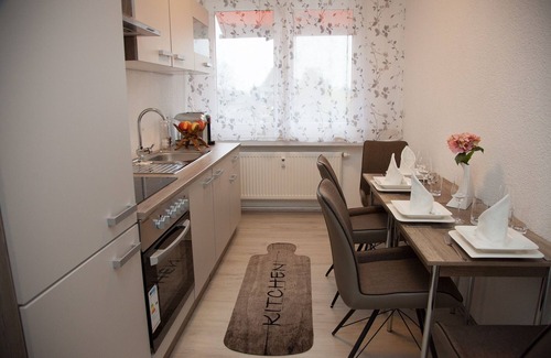 Duisburg Sud Apartamento | Apartamento recientemente renovado con balcón en Duisburg Süd, cerca del aeropuerto y la feria de Düsseldorf