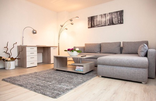 Duisburg Sud Apartamento | Apartamento recientemente renovado con balcón en Duisburg Süd, cerca del aeropuerto y la feria de Düsseldorf