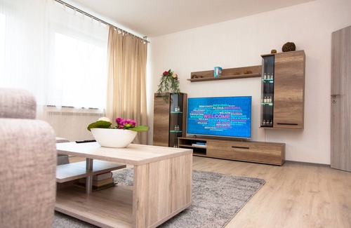 Duisburg Sud Apartamento | Apartamento recientemente renovado con balcón en Duisburg Süd, cerca del aeropuerto y la feria de Düsseldorf