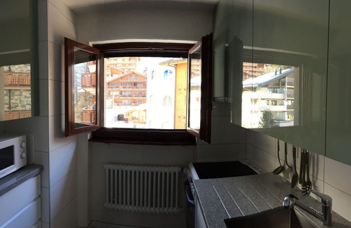 Leukerbad Apartamento | Apartamento recientemente renovado con vistas panorámicas en el complejo suizo de esquí / baño caliente