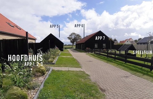 Hollum Apartamento | Newly renovated apartments on large grounds