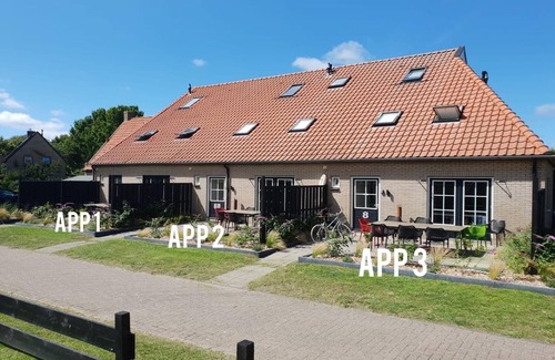 Hollum Apartamento | Newly renovated apartments on large grounds