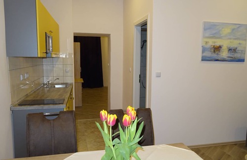 Penzing Apartamento | Apartamento recientemente renovado cerca de Schönbrunn / Zoo y U4