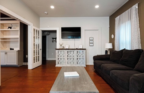 Government Hill Casa | Newly Renovated-Beautiful FT Sam-Pearl-DTSA 2BD
