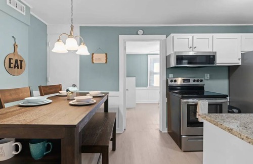 Fox Hill - Grandview Casa | Newly-Renovated Beach Bungalow-Walk to Beach