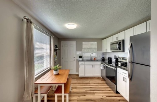 Bayshore Gardens Casa | Newly renovated Bradenton bungalow