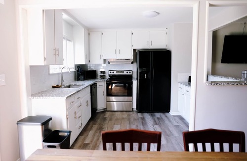 Nall Hills Condominio | Newly Renovated Condo Sleeps 11