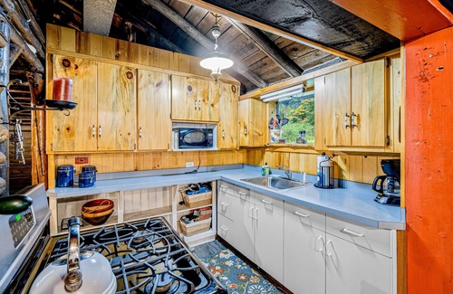 Olmstedville Cabina | Newly renovated cabin minutes from Gore Mountain with wood stove, porch, firepit