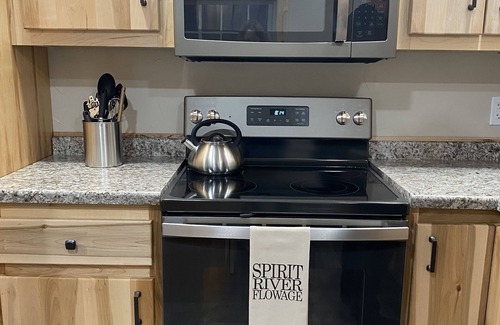 Tomahawk Cabina | Newly Renovated Cabin (dog friendly)