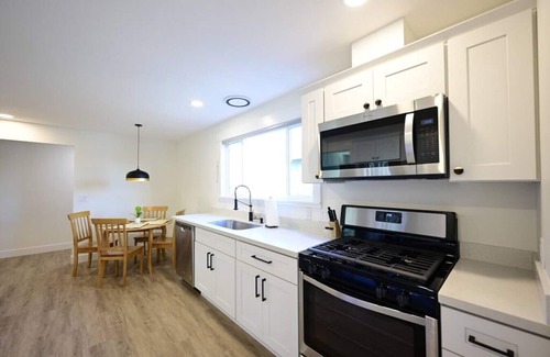 Grant Apartamento | Newly Renovated! - Classy Downstairs Flat