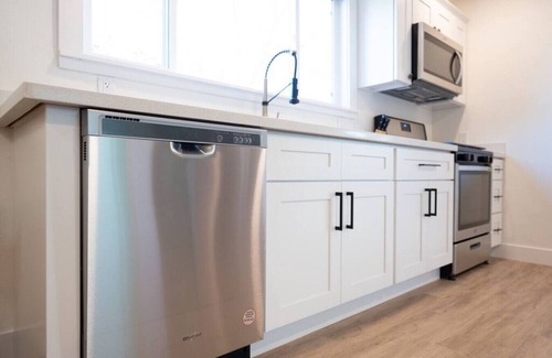 Grant Apartamento | Newly Renovated! - Classy Downstairs Flat