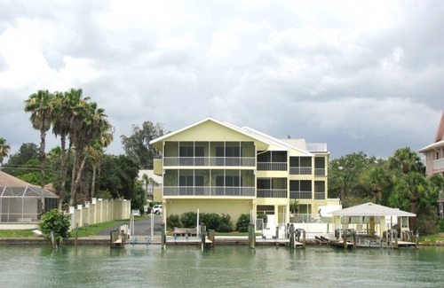 Laurel Condominio | Newly Renovated Condo in gated community, Walking Distance to Nokomis Beach