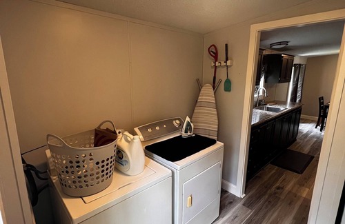 Cranesville Cabaña | Newly renovated cottage on the Great Sacandaga Lake! 30min from Saratoga Springs
