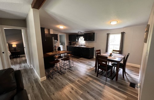 Cranesville Cabaña | Newly renovated cottage on the Great Sacandaga Lake! 30min from Saratoga Springs