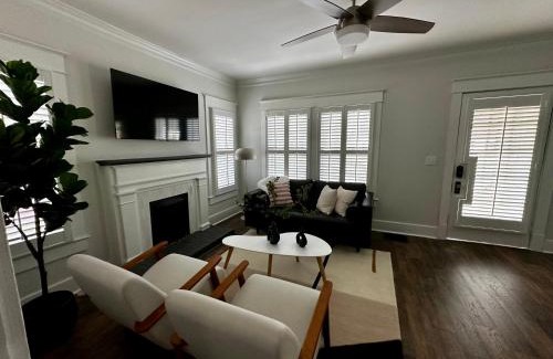 Murfreesboro Apartamento | Newly Renovated Cottage including Driveway in Downtown Murfreesboro