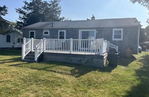 Misquamicut Cabaña | Newly renovated cottage walking distance to the beach!
