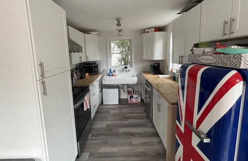 Montauk Cabaña | Newly Renovated Cottage Across from the Ocean, Walk or Hampton Hopper to Town!