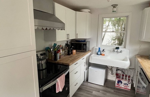Montauk Cabaña | Newly Renovated Cottage Across from the Ocean, Walk or Hampton Hopper to Town!
