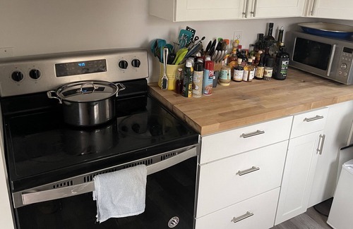 Montauk Cabaña | Newly Renovated Cottage Across from the Ocean, Walk or Hampton Hopper to Town!