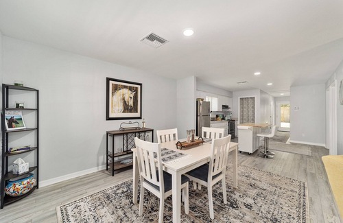 Historic District Cabaña | Newly renovated cottage walking distance to downtown Ocala square. Quiet street.