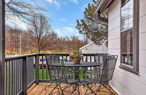 Amelia Casa | Newly renovated Cozy home with chef kitchen, pretty much fully stocked