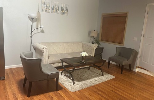 Des Moines Casa | Newly Renovated Downstairs 3BR/2BA Suite — Near Airport + Laundry + Parking