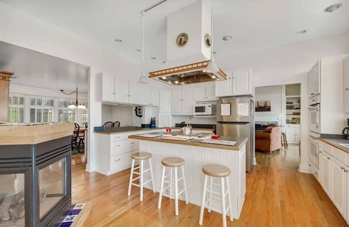 Romulus Casa | Newly Renovated East Shore Lakeside Ranch, Private Beach, Hot Tub, Boat Launch