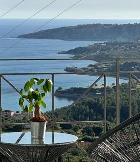 Mousata Casa | Newly Renovated Endless view Dimitra's House