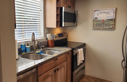 Pinehurst Condominio | Newly renovated, Enjoy the beautiful Fall Weather in the South!!