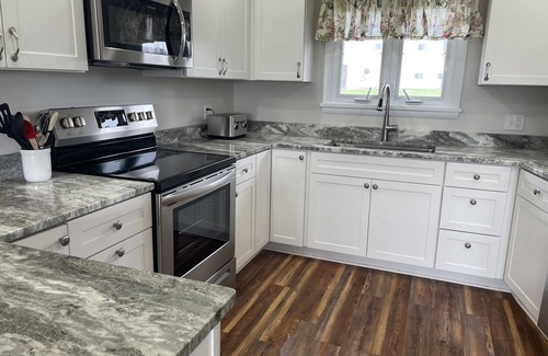 Romulus Otro | Newly Renovated Farmhouse Finger Lakes