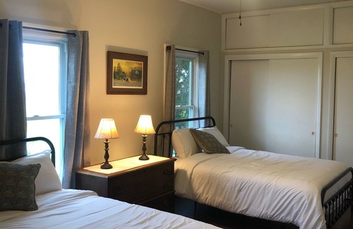 Romulus Otro | Newly Renovated Farmhouse Finger Lakes