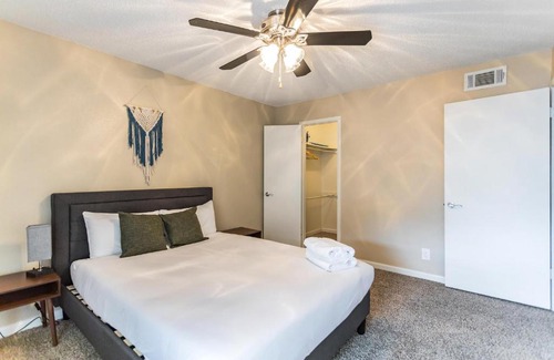 Midland Apartamento | Newly Renovated Flat in the Heart of Midland!