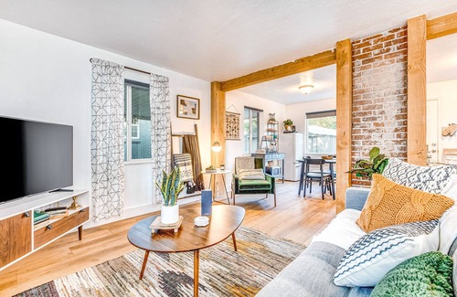 Canyon Rim Casa | Newly renovated/furnished getaway with hot tub and adorable decor - dogs OK