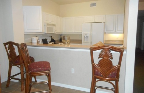 Charlotte Harbor Condominio | Apartamento espacioso, piscina climatizada, bañera de hidromasaje, sala de ejercicios, WiFi gratis y ascensor