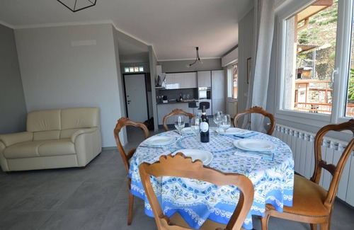 Bordighera Apartamento | Newly renovated holiday flat directly on the beach