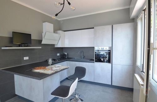 Bordighera Apartamento | Newly renovated holiday flat directly on the beach