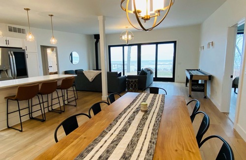 Hingham Casa | Newly renovated home on Lake Michigan - heated pool- Ozaukee County