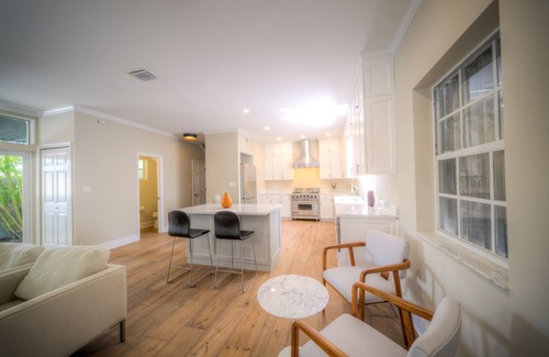White St. Gallery Casa | Newly renovated home close to the beach and all attractions