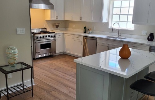 White St. Gallery Casa | Newly renovated home close to the beach and all attractions
