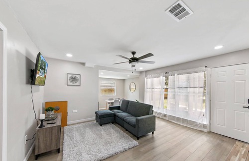 Bayou Oaks Casa | Newly Renovated Home Close to Everything!