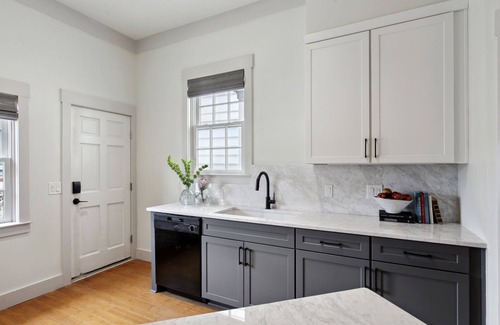 Kayton - Frazier Area Condominio | Newly Renovated Home | Free Parking
