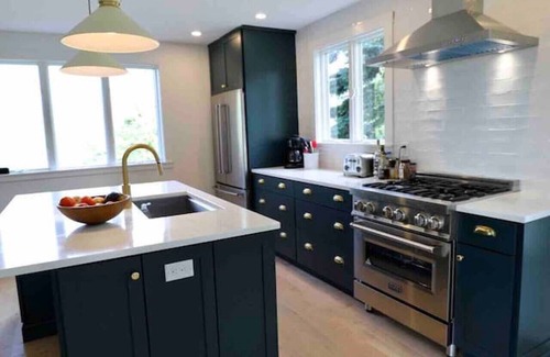 Union Otro | Newly renovated home on historical Waterfront farm