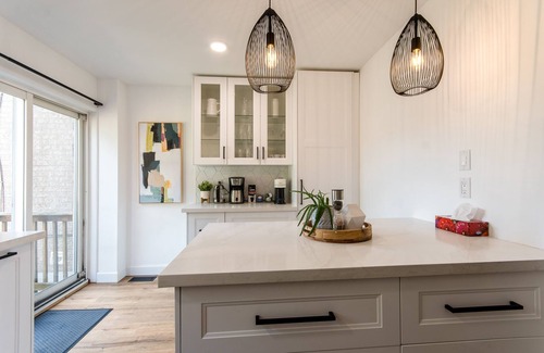 Old East York Casa | Newly renovated home steps to transit, 10mins to beach & 25mins to downtown