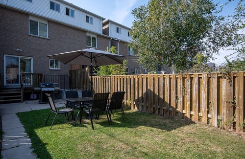 Old East York Casa | Newly renovated home steps to transit, 10mins to beach & 25mins to downtown