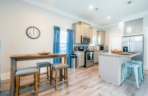 Pittsburgh Casa | Newly Renovated Home with Private Yard, Desk, WiFi, Near Downtown!