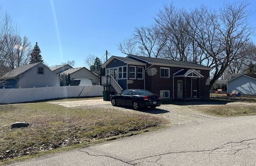 Ypsilanti Casa | Newly renovated house in a quiet neighborhood