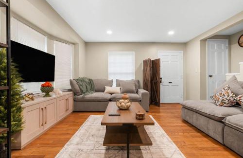 Dearborn Casa | Newly Renovated in Historic Neighborhood Near DTW