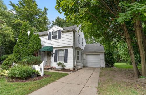 Dearborn Casa | Newly Renovated in Historic Neighborhood Near DTW