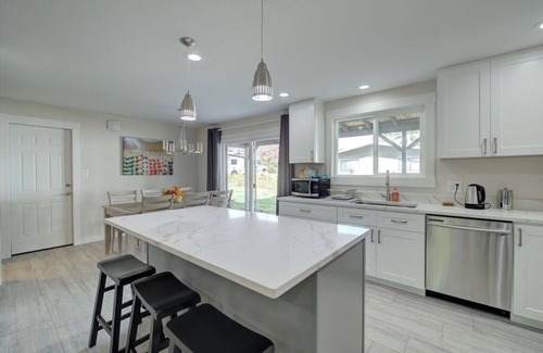Redmond Casa | Newly Renovated Kirkland/Redmond Rambler